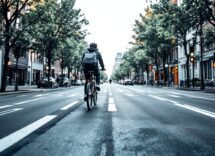 Immagine che rappresenta la mobilità sostenibile nelle città intelligenti